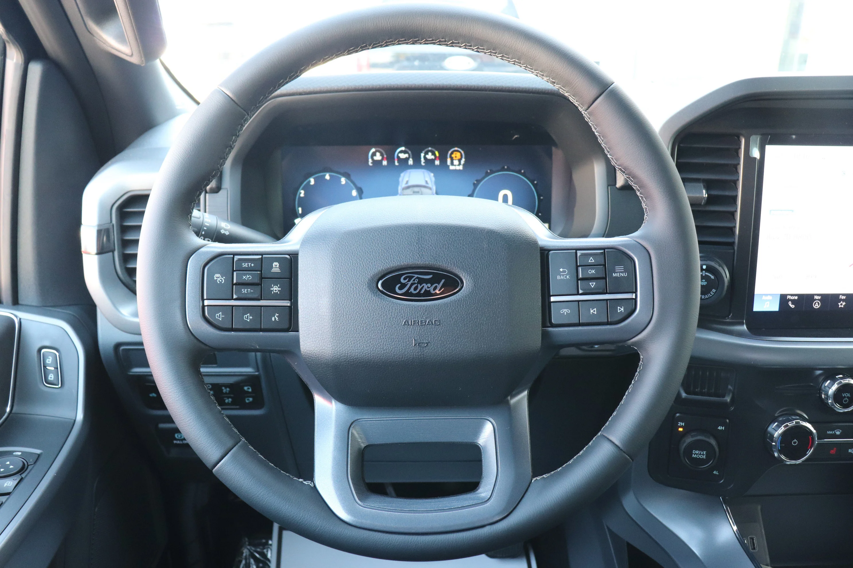 New 2026 CARBONIZED GREY METALLIC Ford XLT image 14