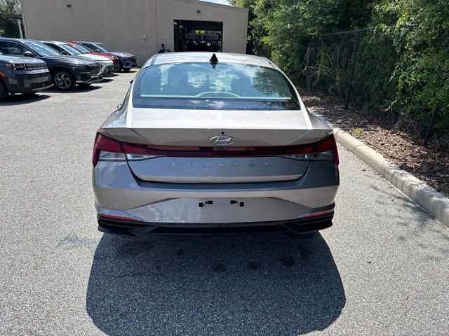 Used 2023 Silver Hyundai SEL image 4