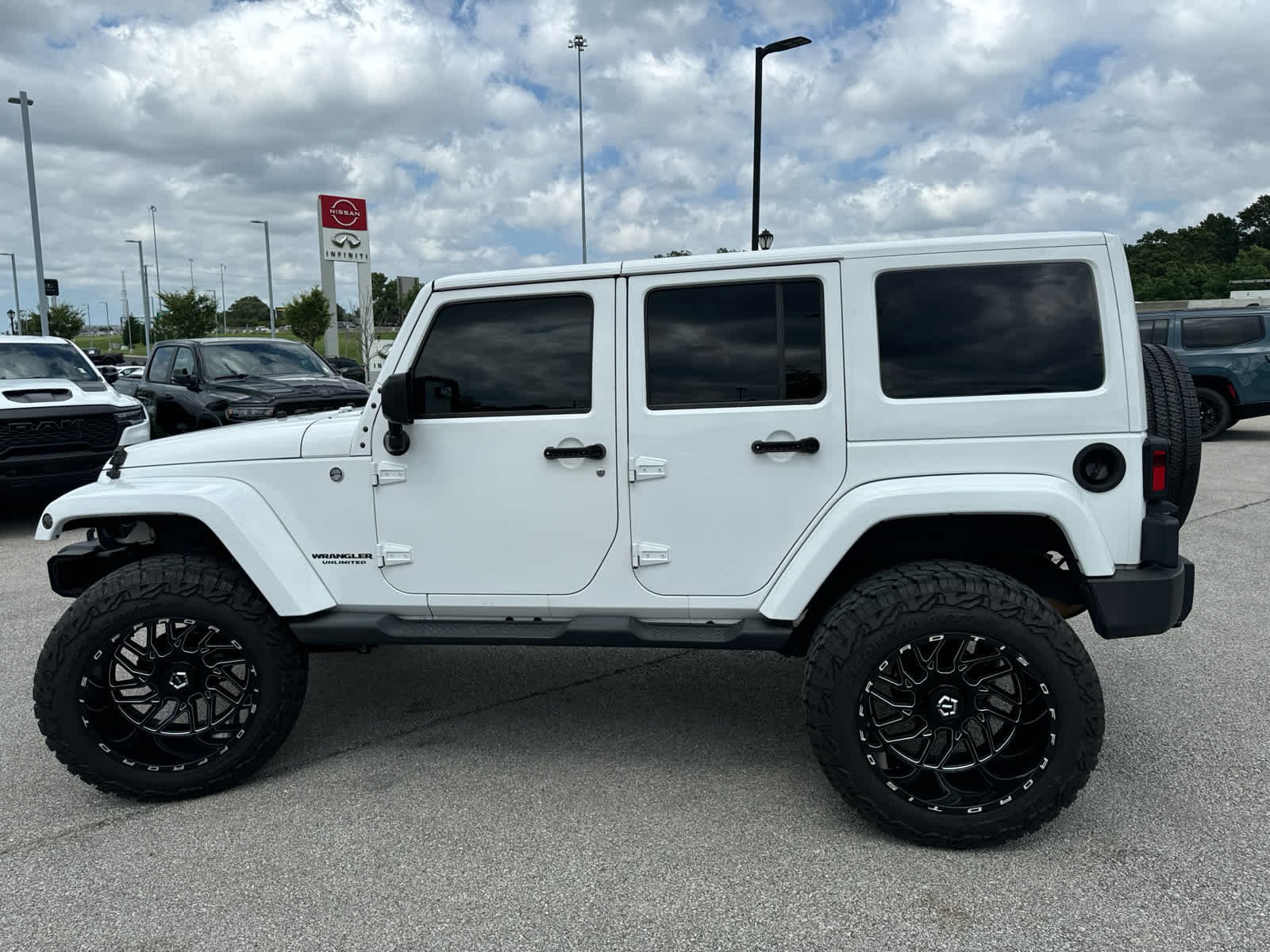Used 2014 Bright White Clearcoat Jeep Sport image 8