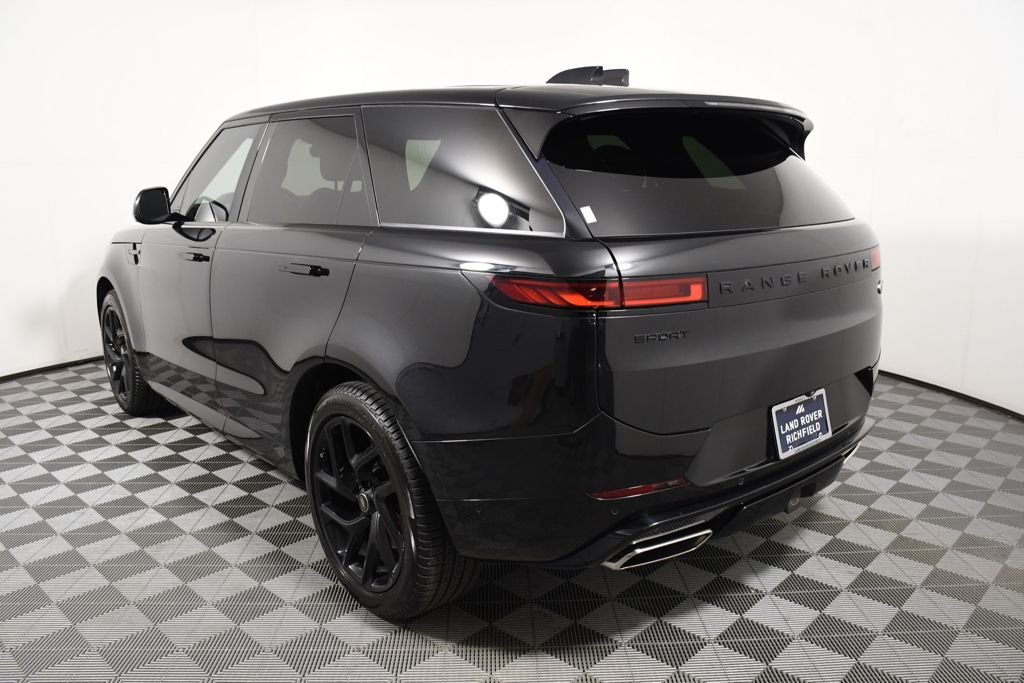 Used 2023 Santorini Black Metallic Land Rover SE Dynamic image 4