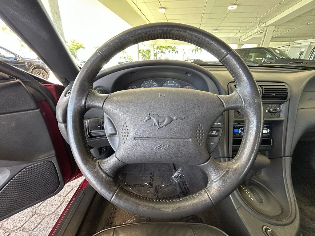 Used 2003 Red Ford V6 image 12