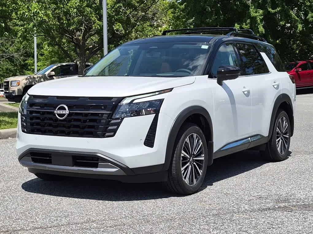 2026 Nissan Pathfinder Platinum 4WD's photo