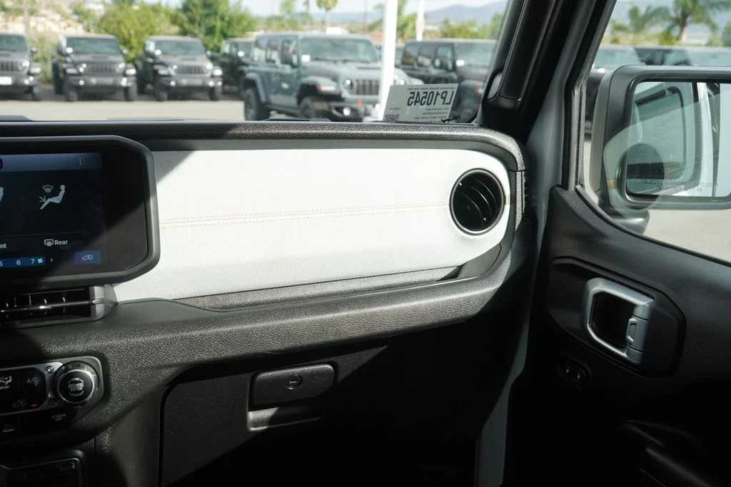Used 2025 White Jeep Sport S image 35