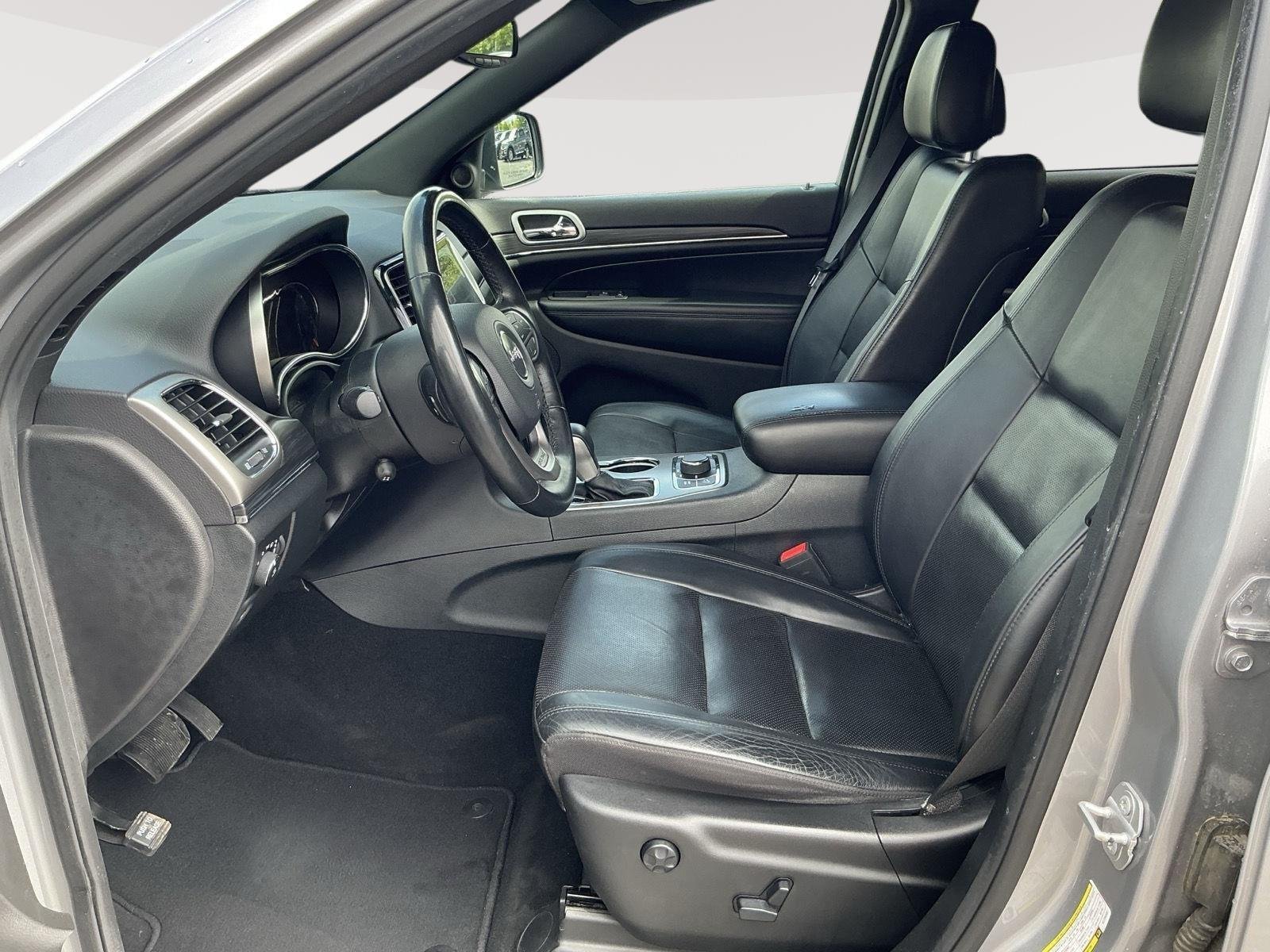 Used 2019 Billet Silver Metallic Clearcoat Jeep Limited image 4