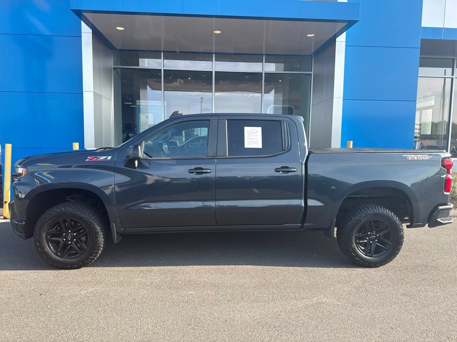 Used 2020 Shadow Gray Metallic Chevrolet LT Trail Boss with Convenience Package - Trailering Package image 9