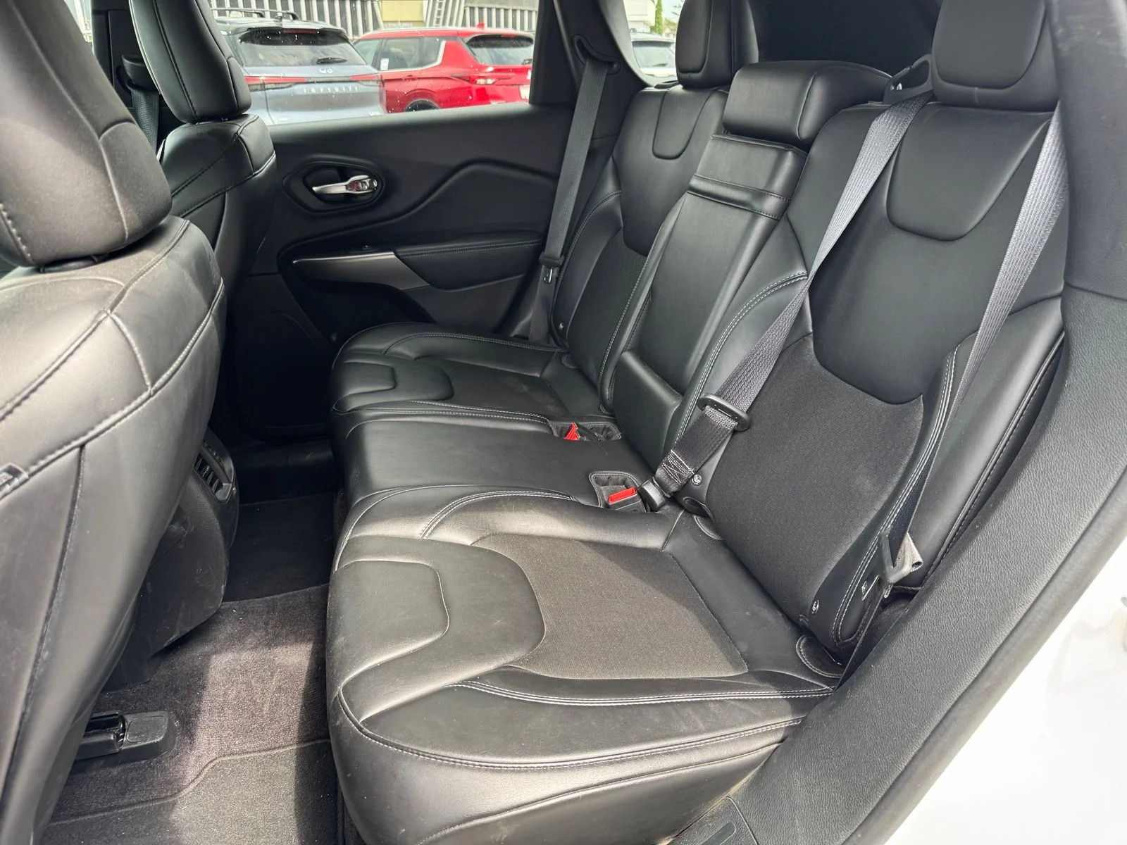 Used 2019 White Jeep Latitude Plus image 13