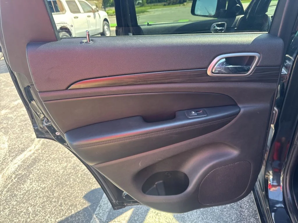 Certified Used 2019 Diamond Black Jeep Altitude image 32