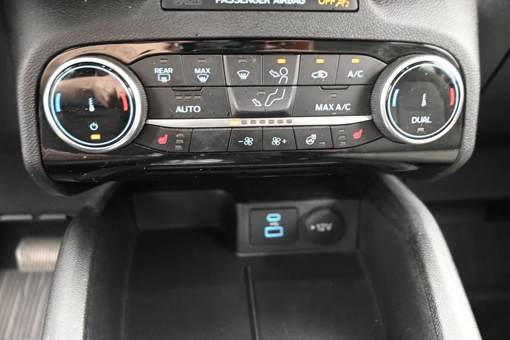 Used 2022 Black Ford SE image 21