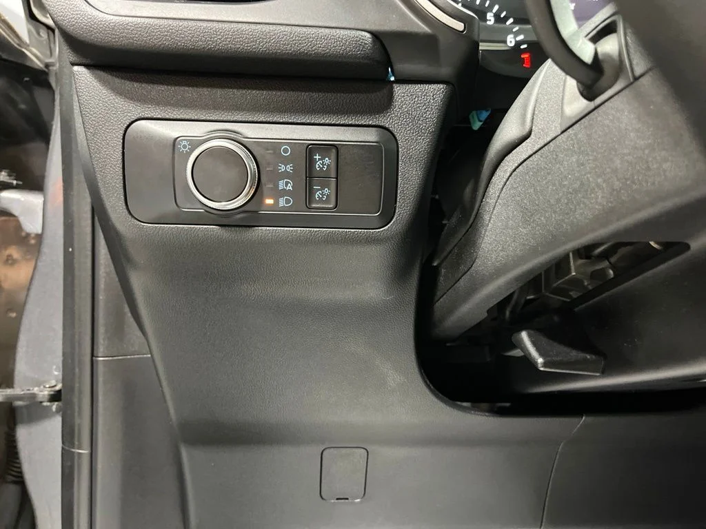 Used 2022 Gray Metallic Ford SE image 13