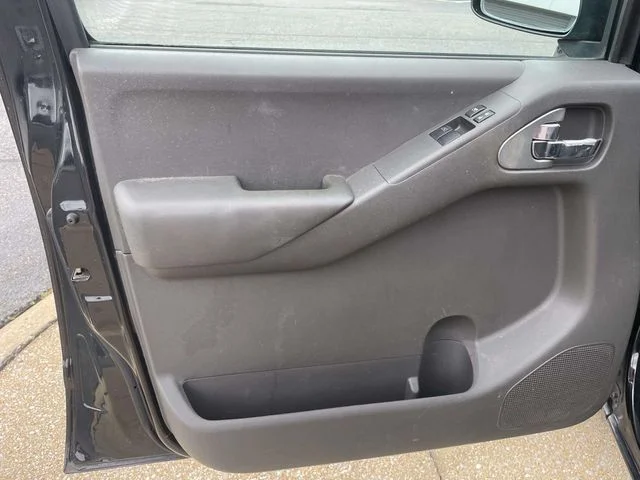 Used 2010 Black Nissan SE image 12