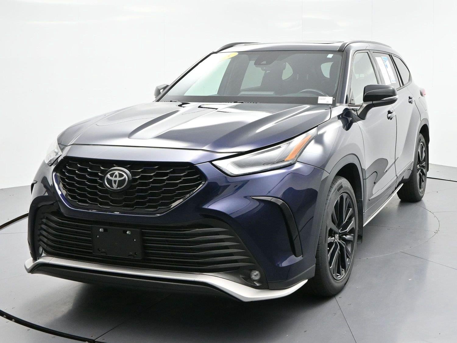 Used 2023 Blue Toyota L image 3