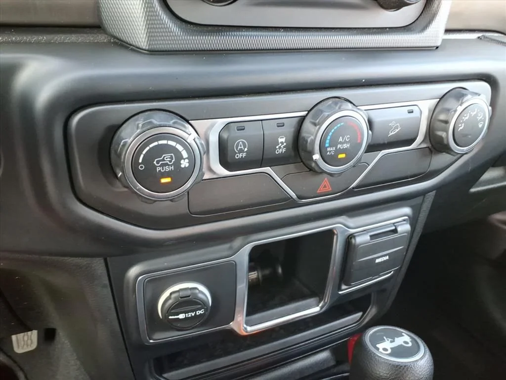 Used 2019 Green Jeep Unlimited Sport image 24