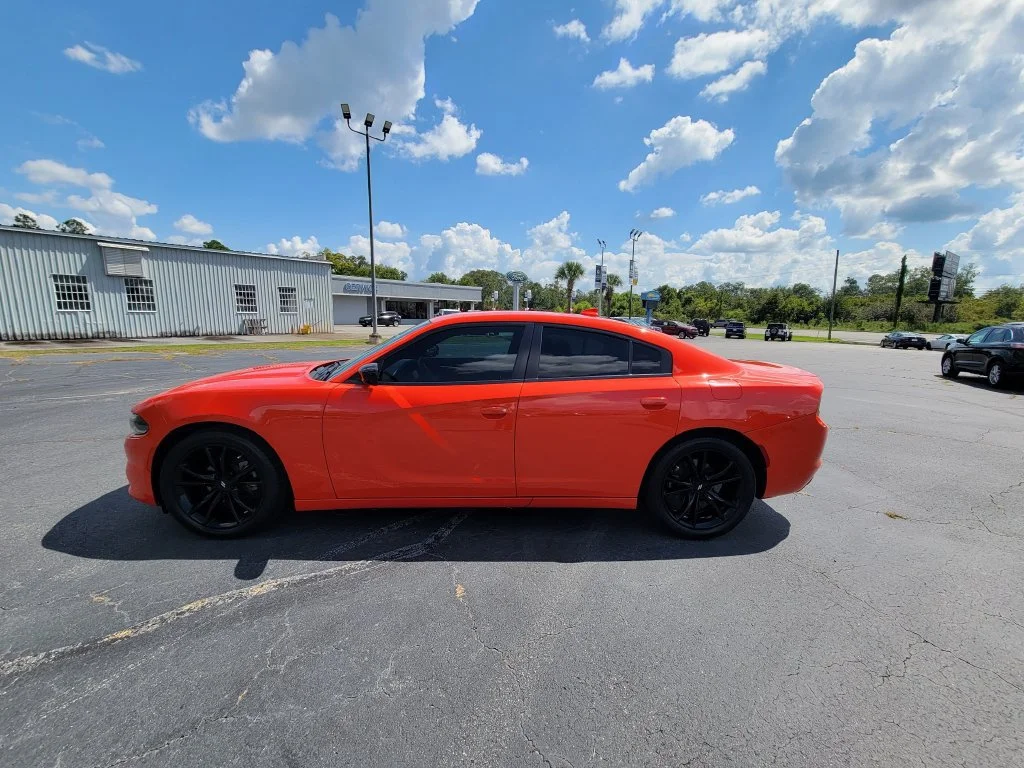 Used 2023 Orange Dodge SXT image 3