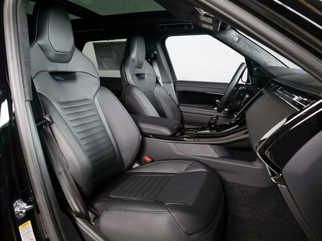 New 2026 Narvik Black Land Rover SV image 3