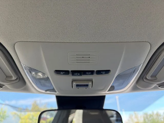 Used 2020  Toyota LE image 19