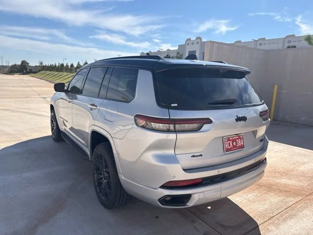 Used 2023 Silver Jeep Summit image 6