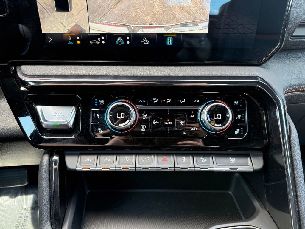 Used 2022 White GMC AT4 image 30