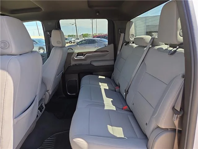 Used 2025 Summit White Chevrolet LT w/1LT 4x2 Crew Cab 5.75 ft. box 147.4 in. WB image 12
