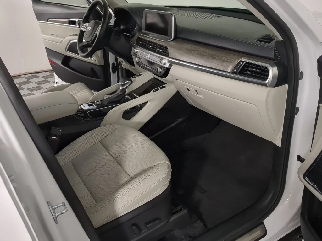Used 2020 White Kia SX image 20