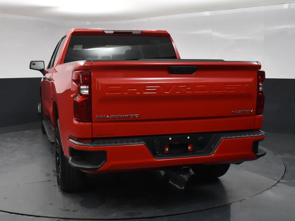 Used 2022 Red Chevrolet Custom image 3