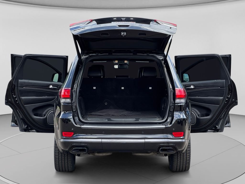 Used 2019 Diamond Black Jeep Overland image 27