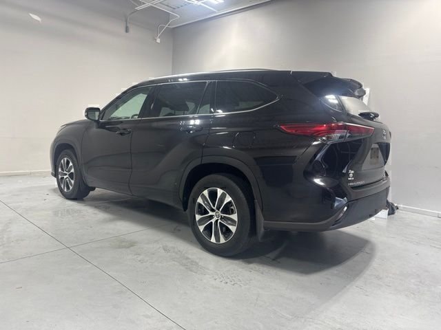 Used 2021 Brown Toyota XLE image 8