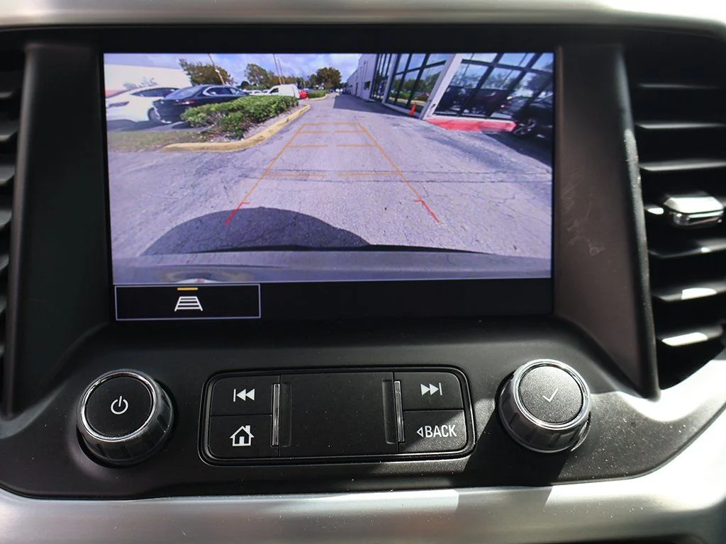 Used 2023 Silver GMC SLT image 50