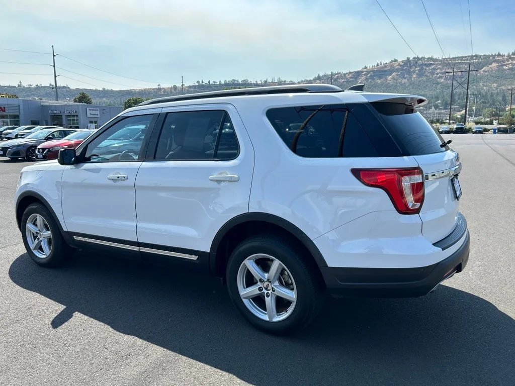 Used 2018 Oxford White Ford XLT image 9