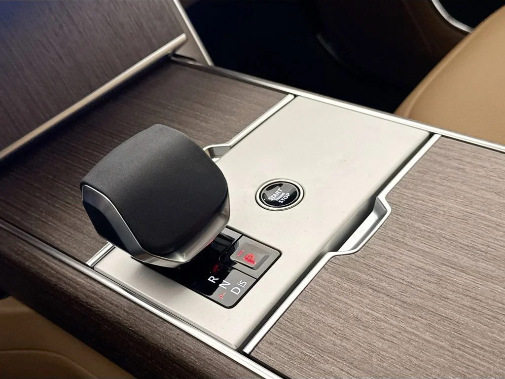 New 2026 Santorini Black Land Rover SE image 17
