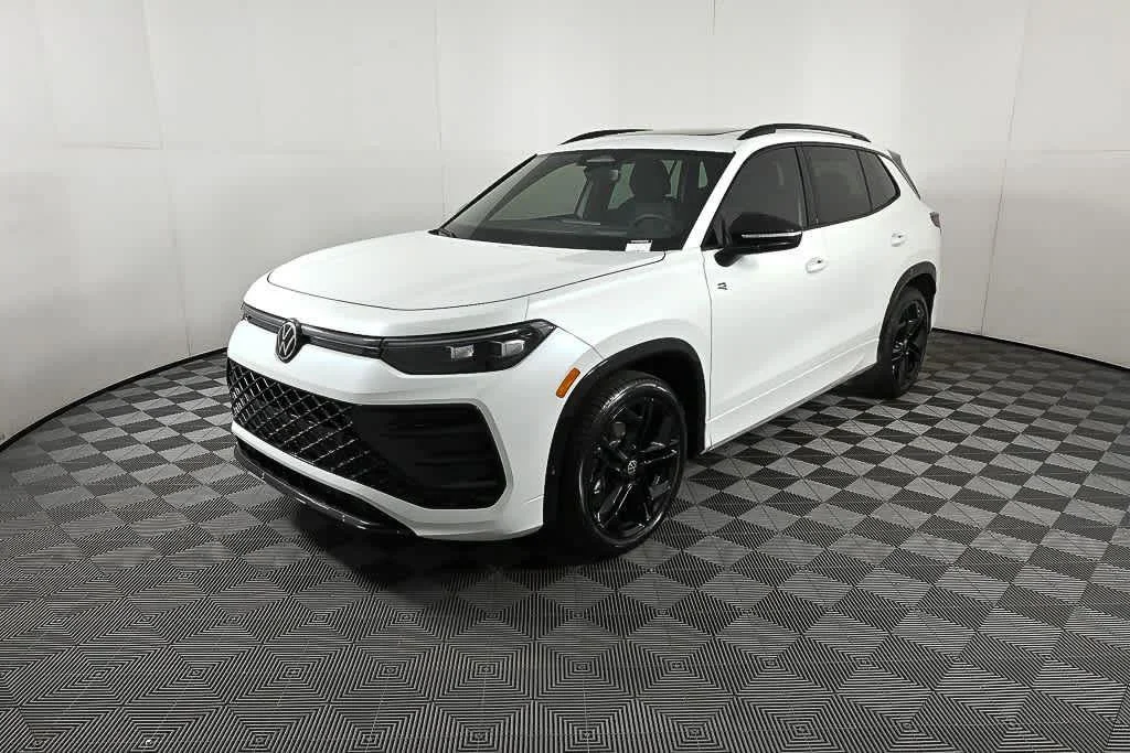 New 2026 Opal White w/Deep Black Roof Volkswagen SE R-Line Black image 25