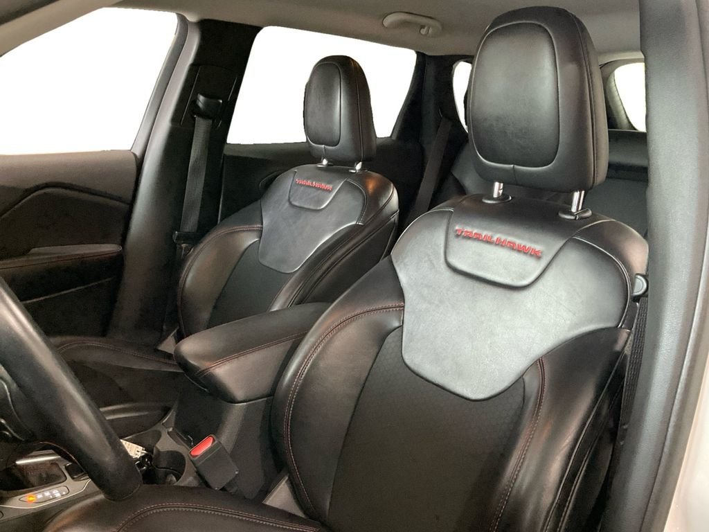Used 2019 White Jeep Trailhawk image 26