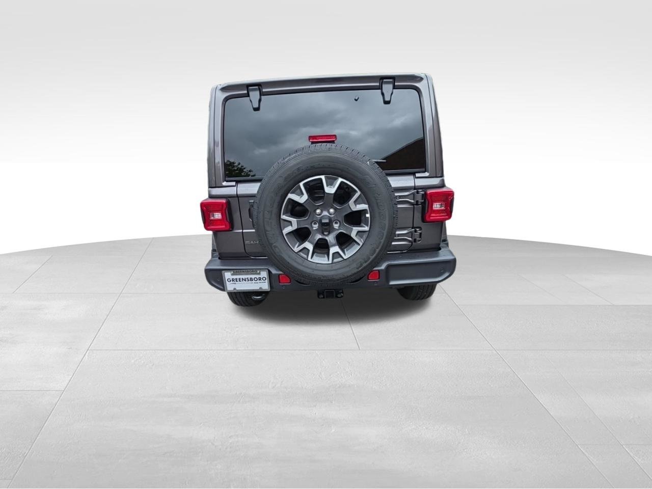 New 2026 Granite Crystal Metallic Clear-Coat Exterior Paint Jeep Sahara image 9