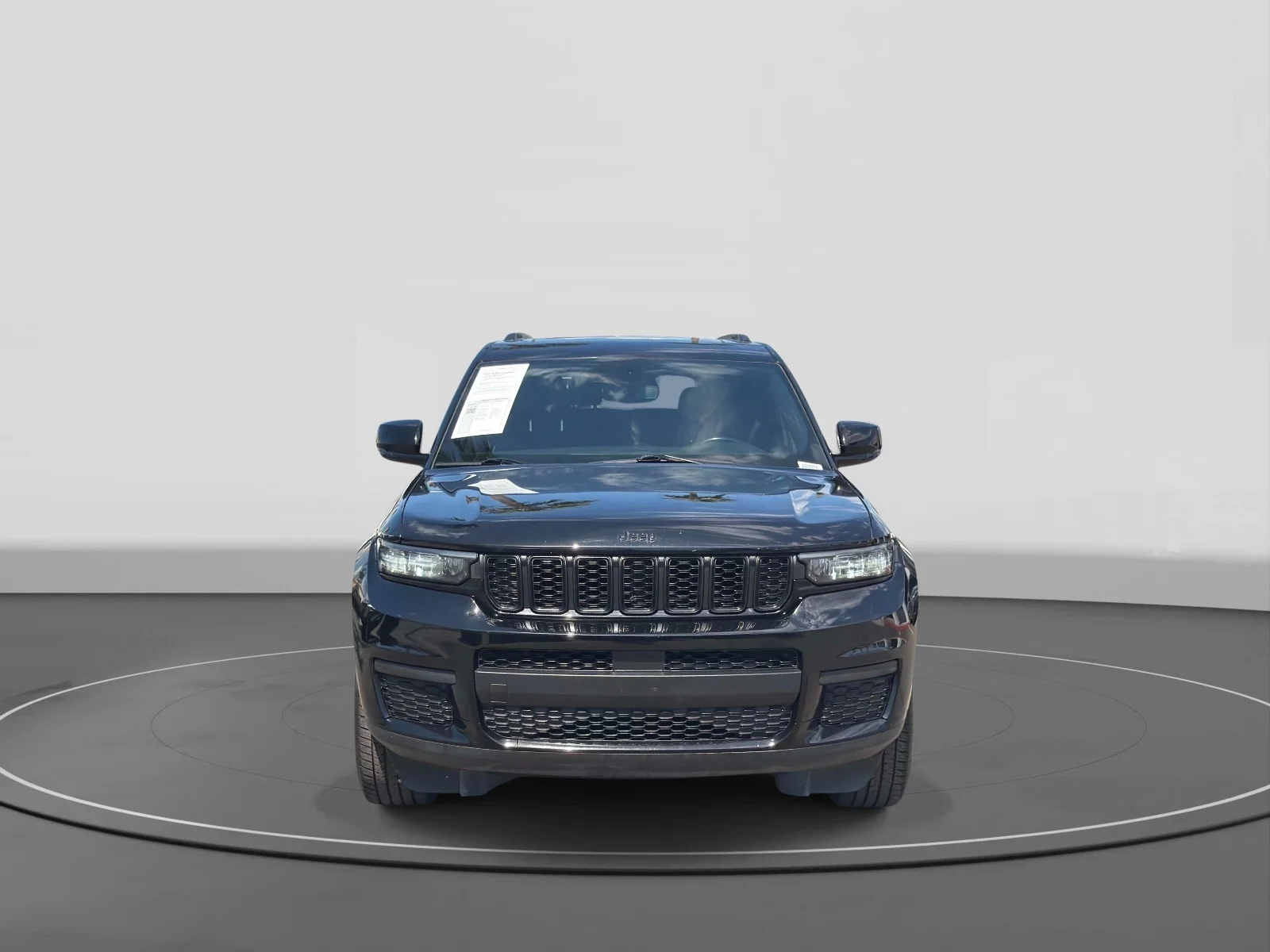 Used 2022 Diamond Black Crystal Pearlcoat Jeep Altitude image 2