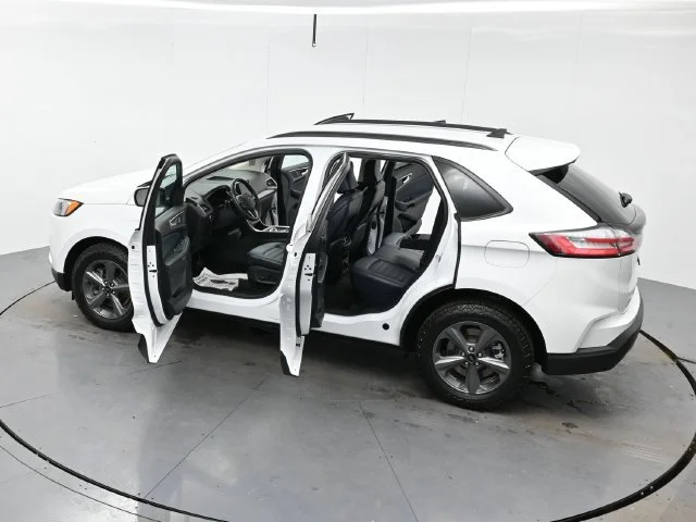 Used 2024 Oxford White Ford SEL image 41