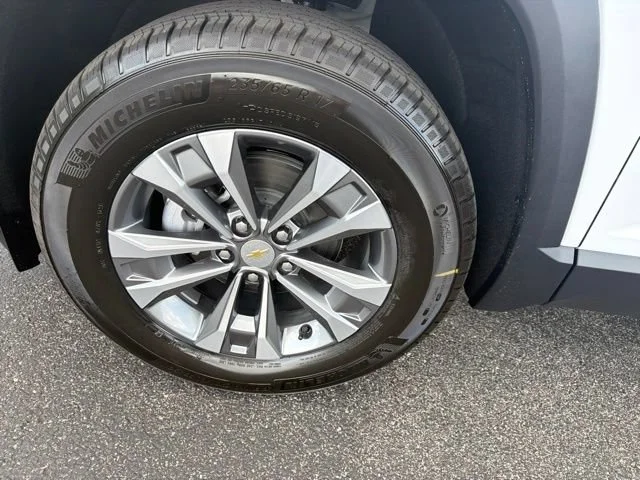 2027 Chevrolet Equinox LT - Photo 11