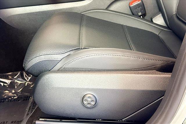 New 2026 Polar White Mercedes-Benz GLC 300 image 47