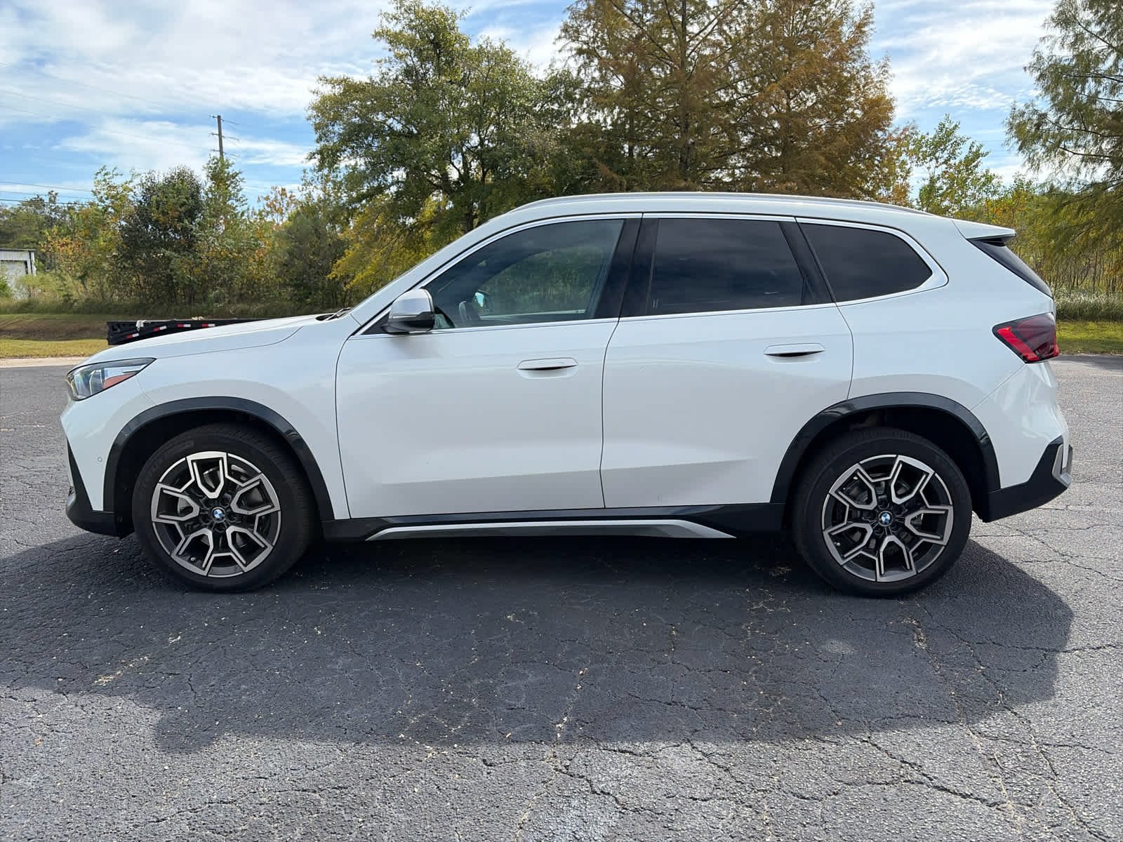 Used 2023 Mineral White Metallic BMW xDrive28i image 6