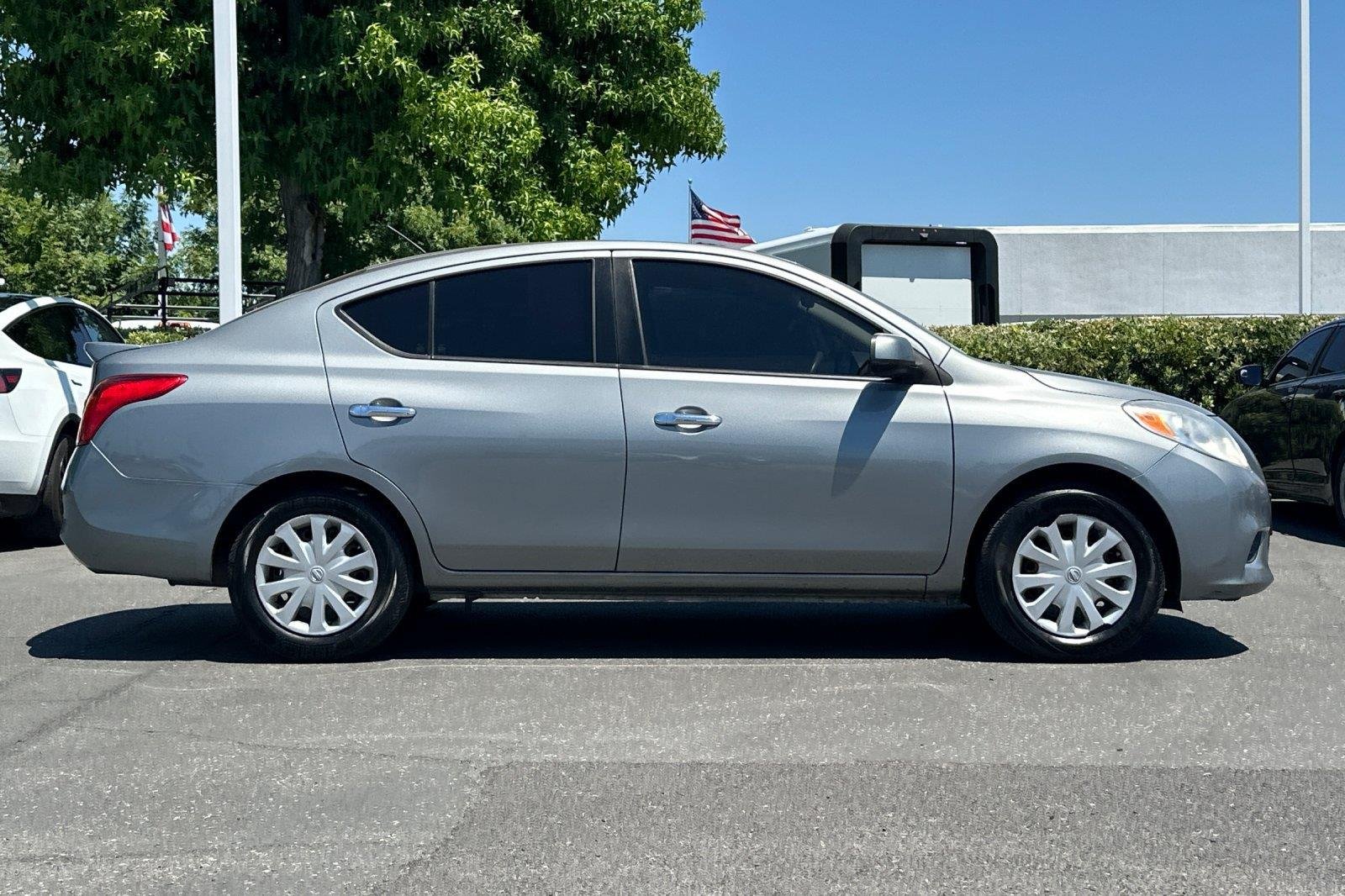 Used 2014 Magnetic Gray Nissan SV image 3