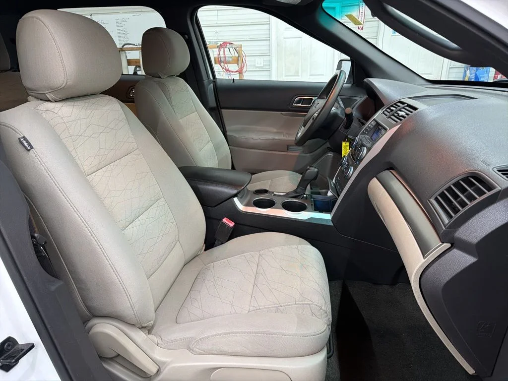 Used 2014 White Ford Base image 29