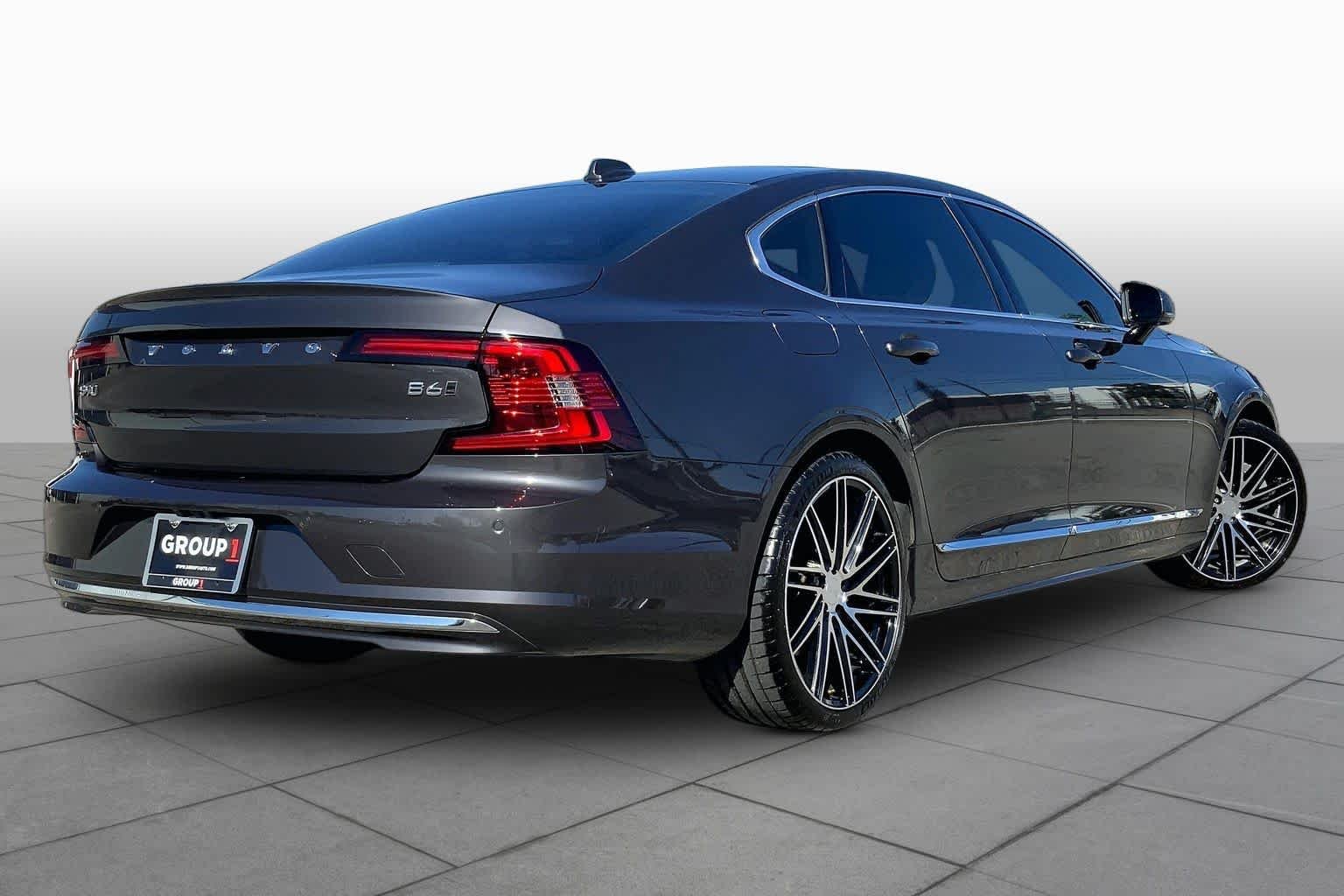 Used 2023 Platinum Grey Metallic Volvo Ultimate image 13