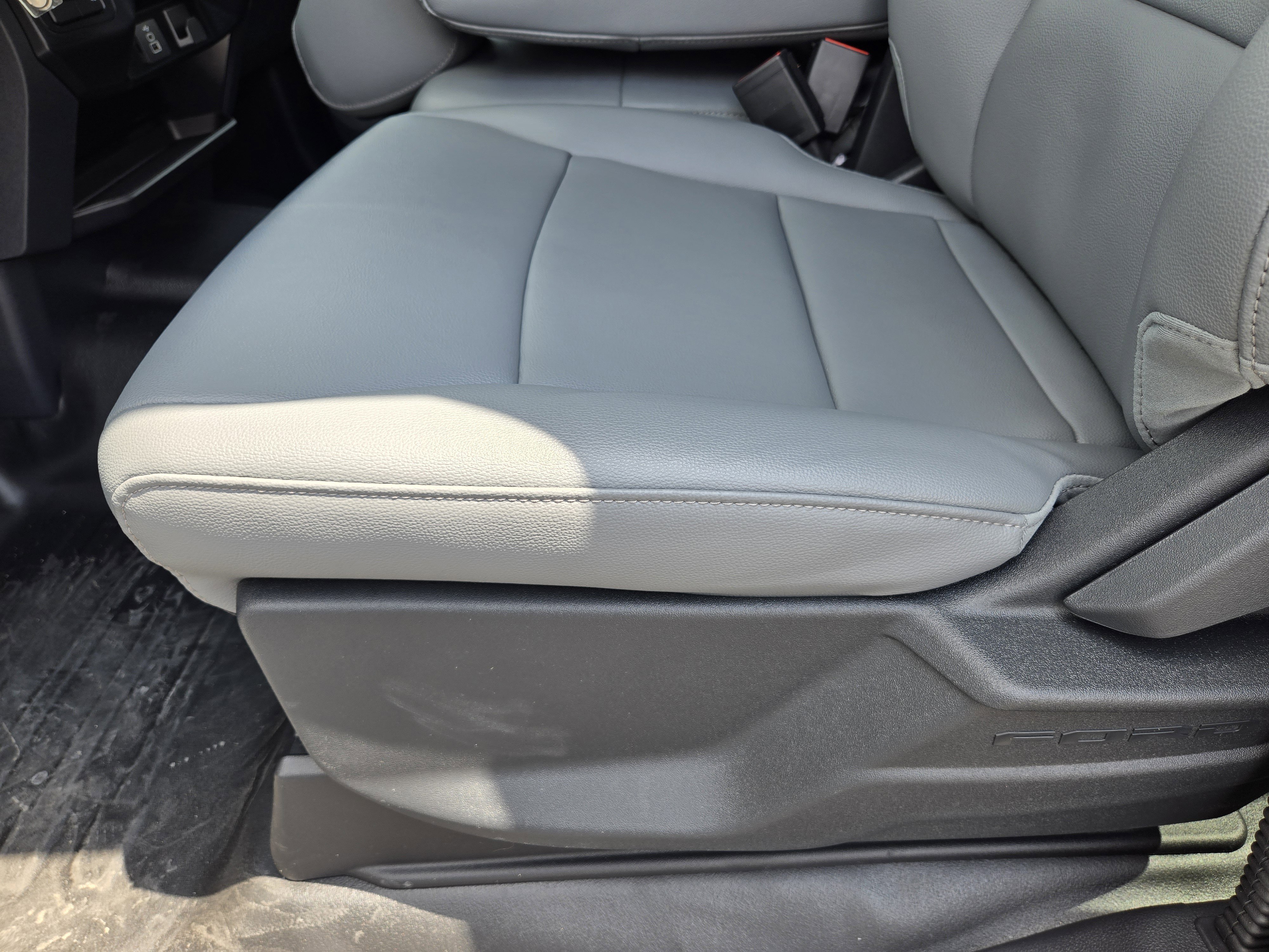 New 2026 Oxford White Ford XL image 16
