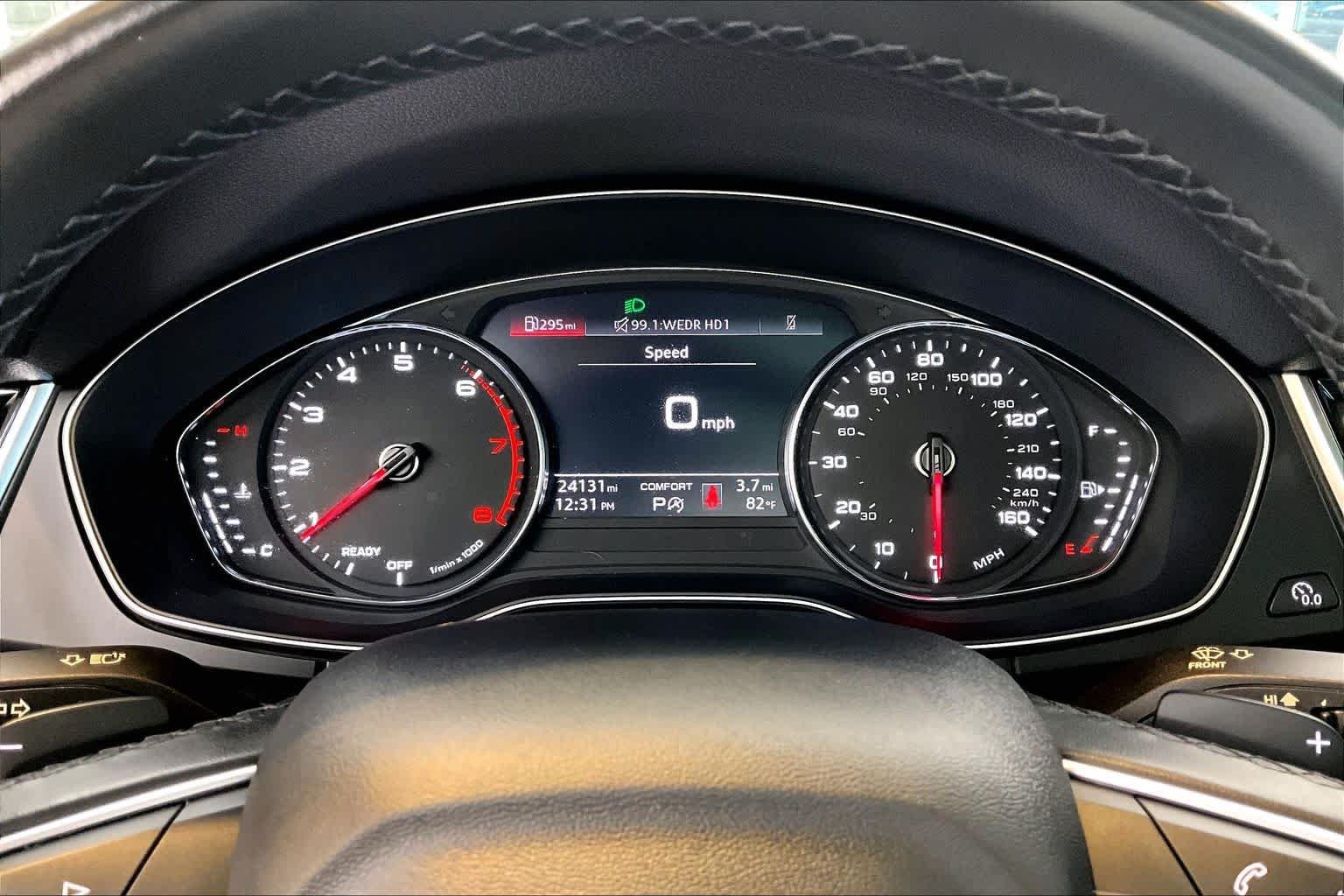 Used 2023 Daytona Gray Pearl Effect Audi S line Premium image 26