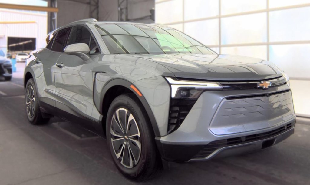 Used 2024 Chevrolet Blazer EV LT with VIN 3GNKDBRJ8RS215207 for sale in Kansas City