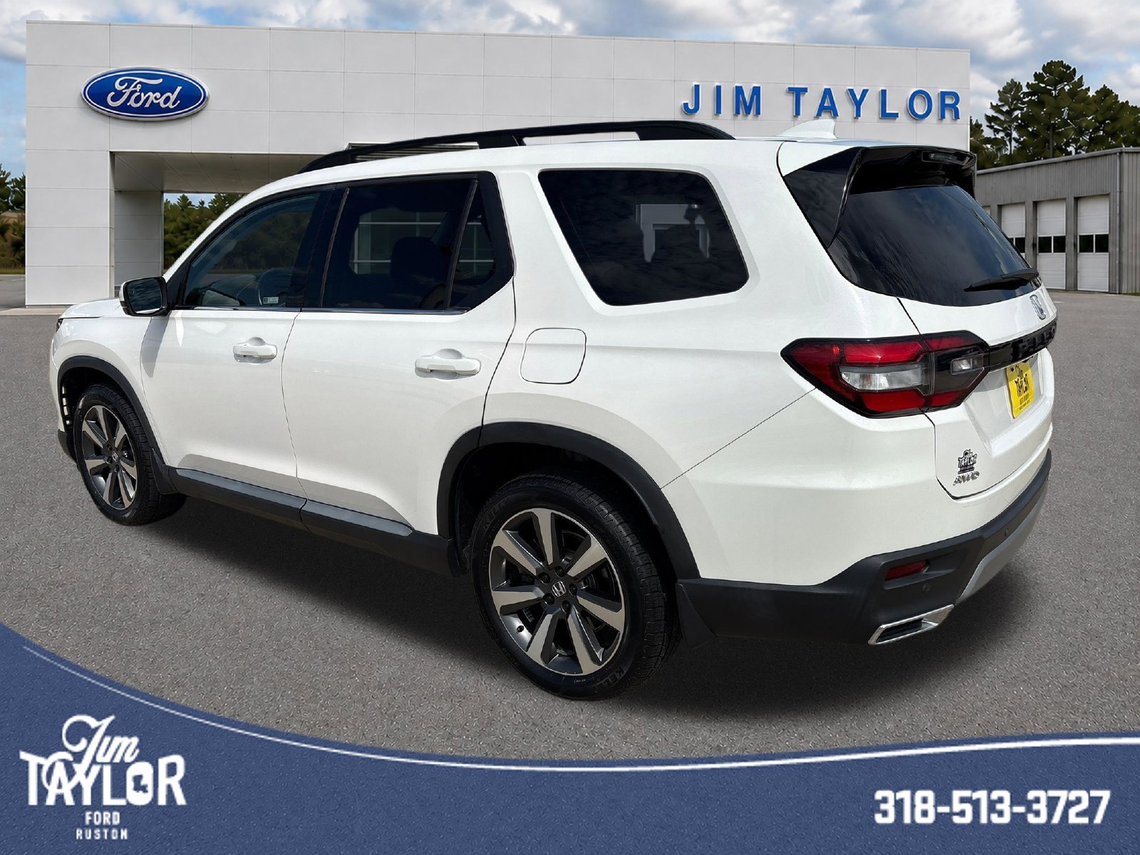 Used 2024 White Honda Touring image 6