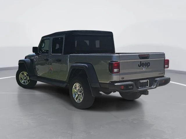 Used 2020 Silver Jeep Sport image 5