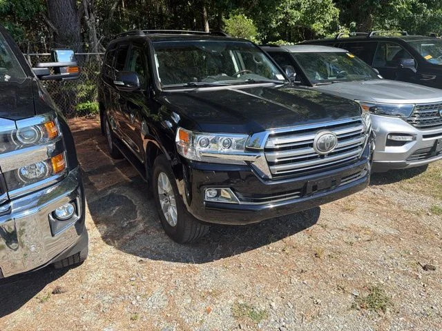 Used 2017  Toyota Base image 5