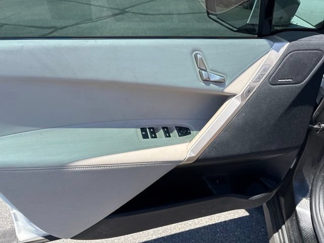 Used 2024 White BMW xDrive50 image 9