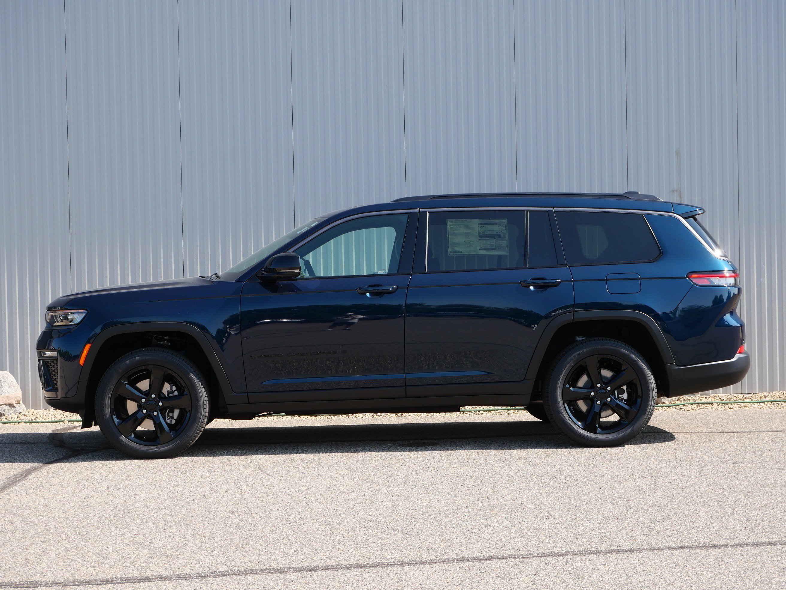 New 2026 Fathom Blue Pearl-Coat Exterior Paint Jeep Limited image 2