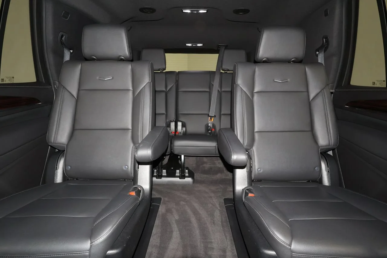 Used 2023 Crystal White Tricoat Cadillac Luxury image 33