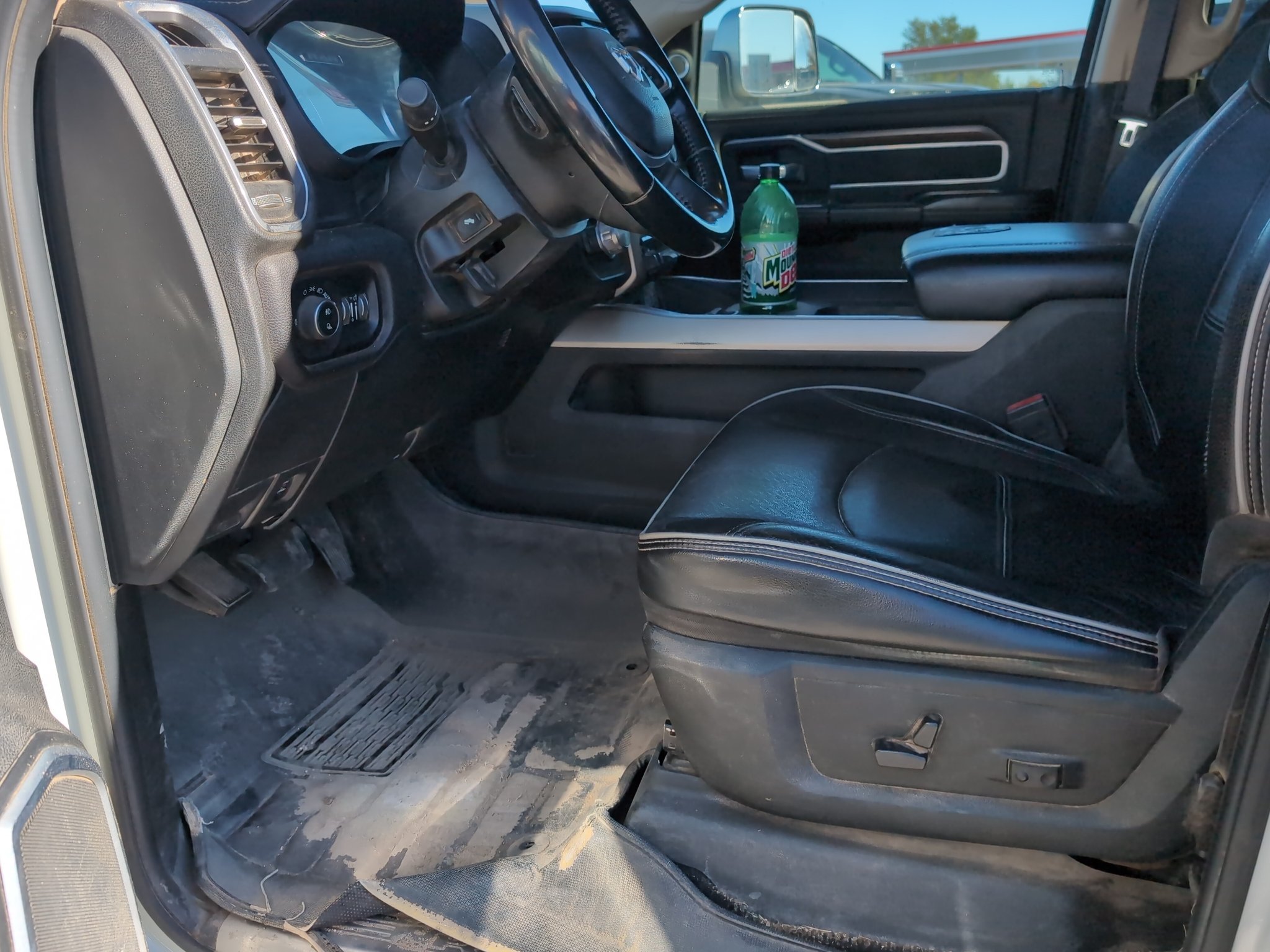 Used 2022 Pearl White Ram Laramie image 3
